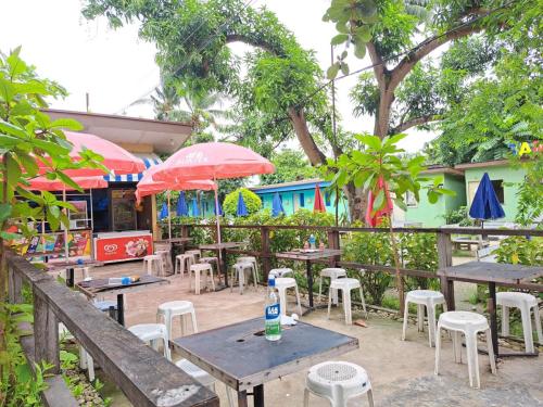 Guanzon Beach Snack Bar