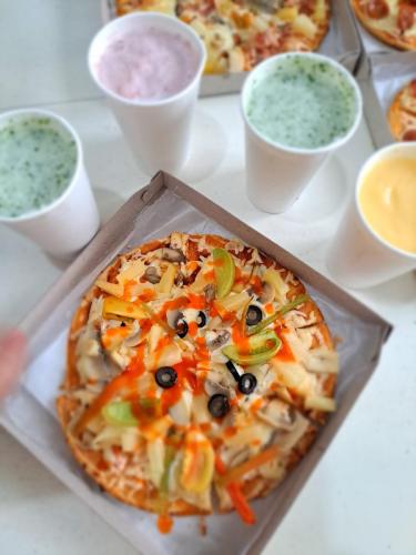 garden express pizza with juices